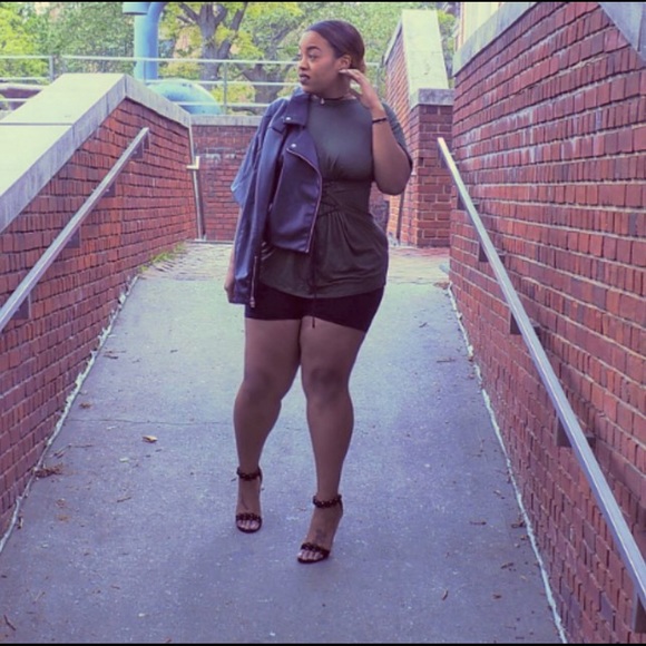 Meet your Posher, Jess - Picture 2 of 5